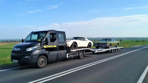 samochody osobowe w transporcie na lawecie