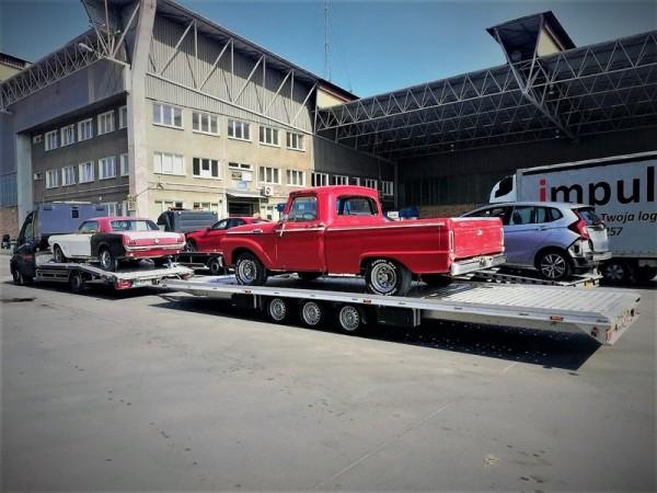 samochody osobowe w transporcie na lawecie