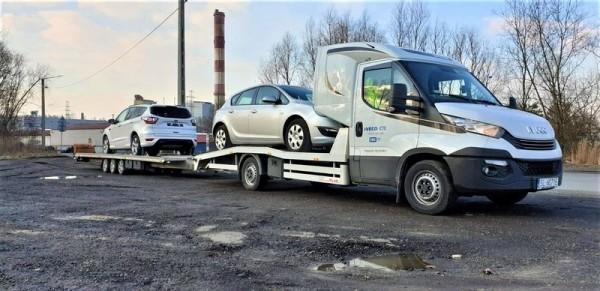 auta w transporcie na lawecie