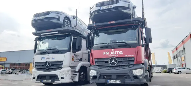 Załadunek aut na autotransporter