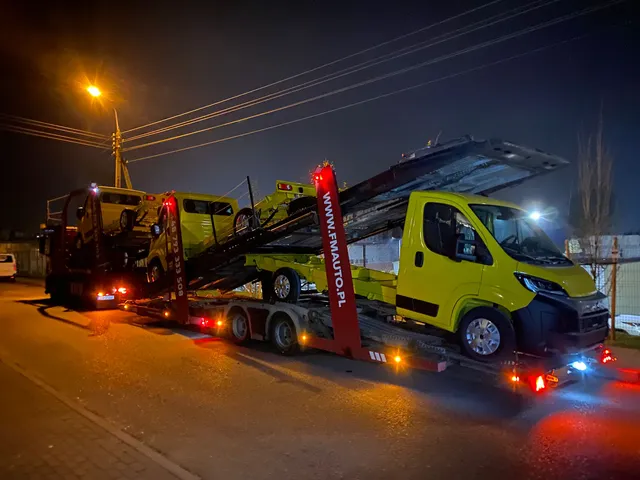 Nocny kurs autotransportera