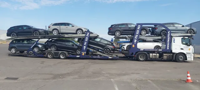 Autotransporter na trasie krajowej