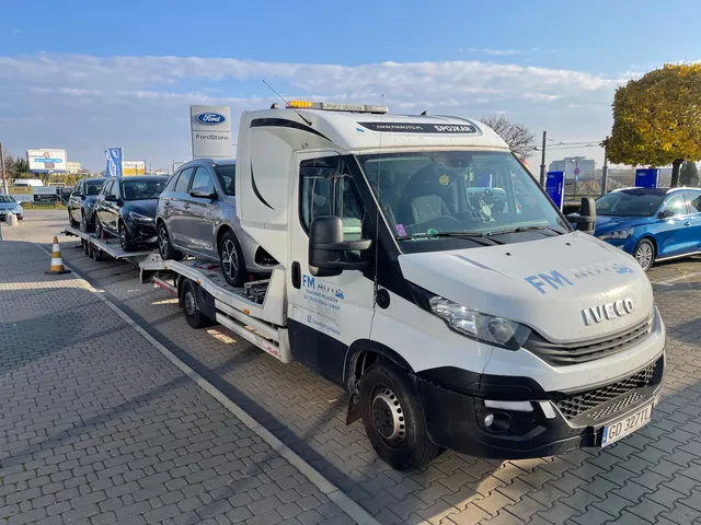 Autolaweta FM AUTO przy załadunku auta