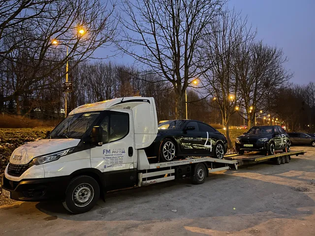 Transport maszyny na lawecie